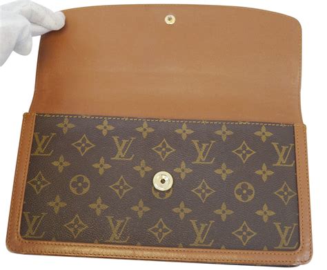 vintage lv clutch.